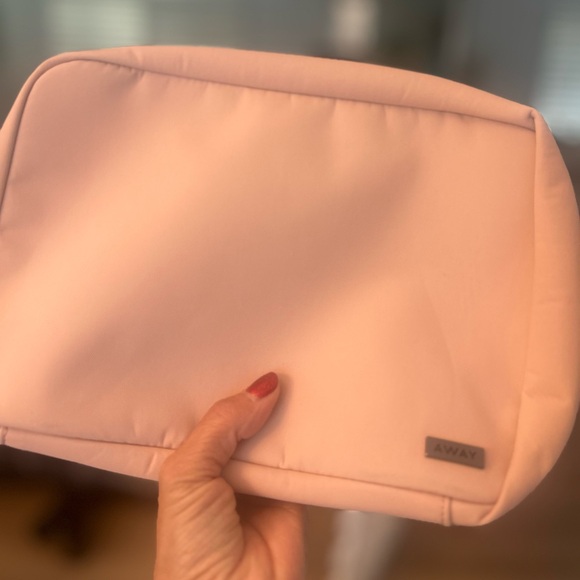 Away Handbags - Away cosmetic bag 💕